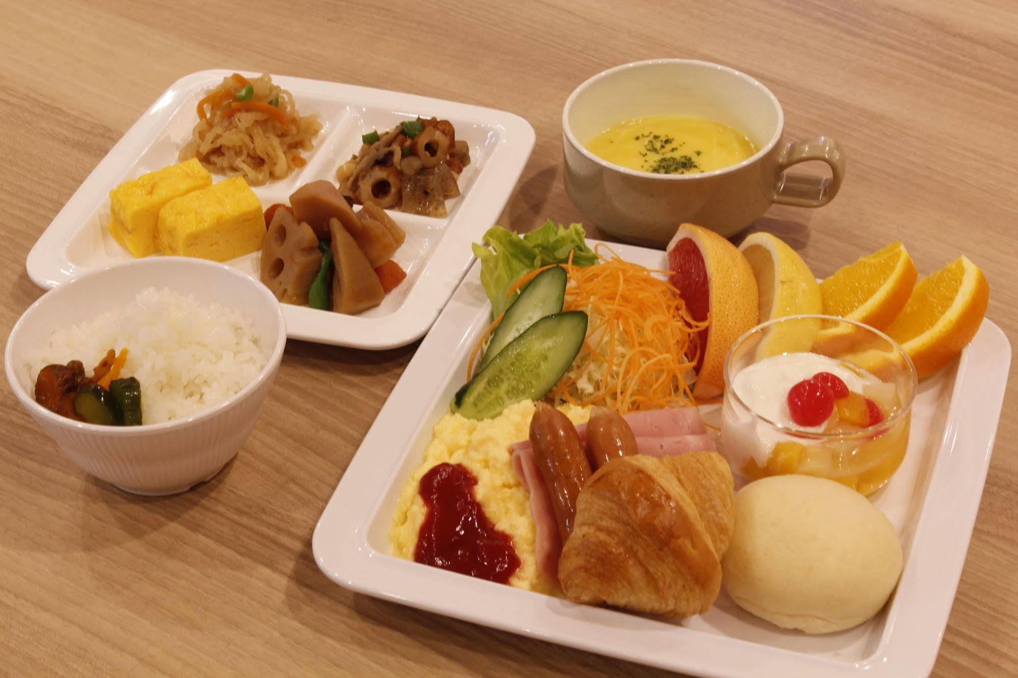Via Inn Kyoto Shijomuromachi Bagian luar foto